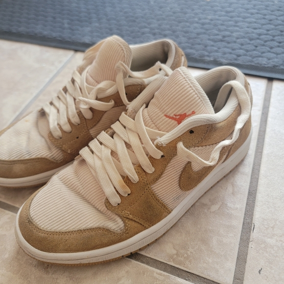 Nike Men's Beige and White Sneakers - Picture 4 of 4